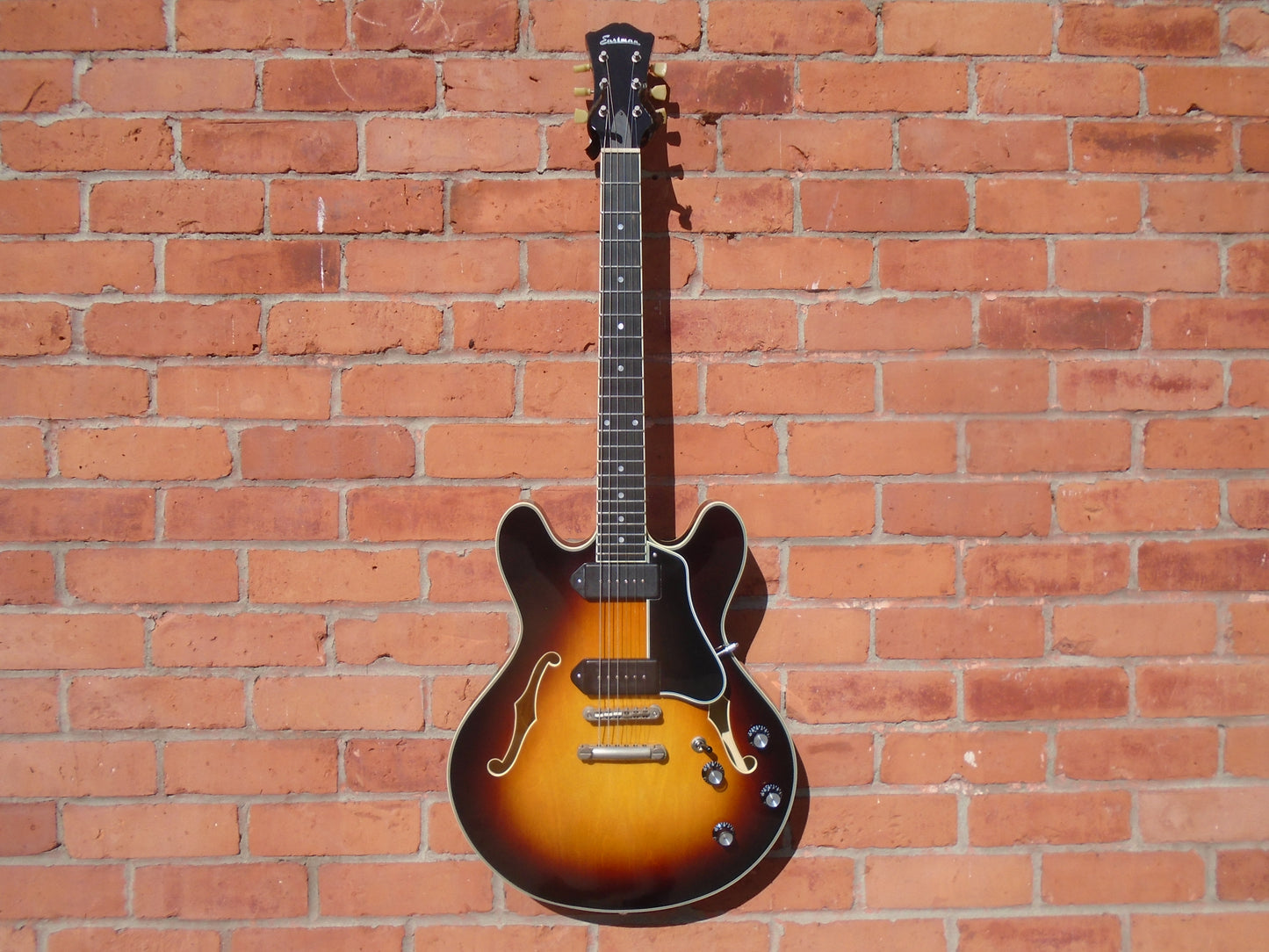 Eastman T60/Tv-LTD-SB w/hard case, B stock