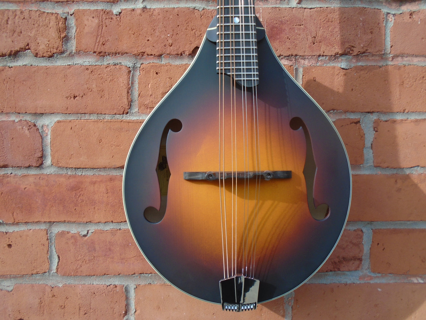Eastman MD305E-SB Mandolin w/bag, B stock in a good condition
