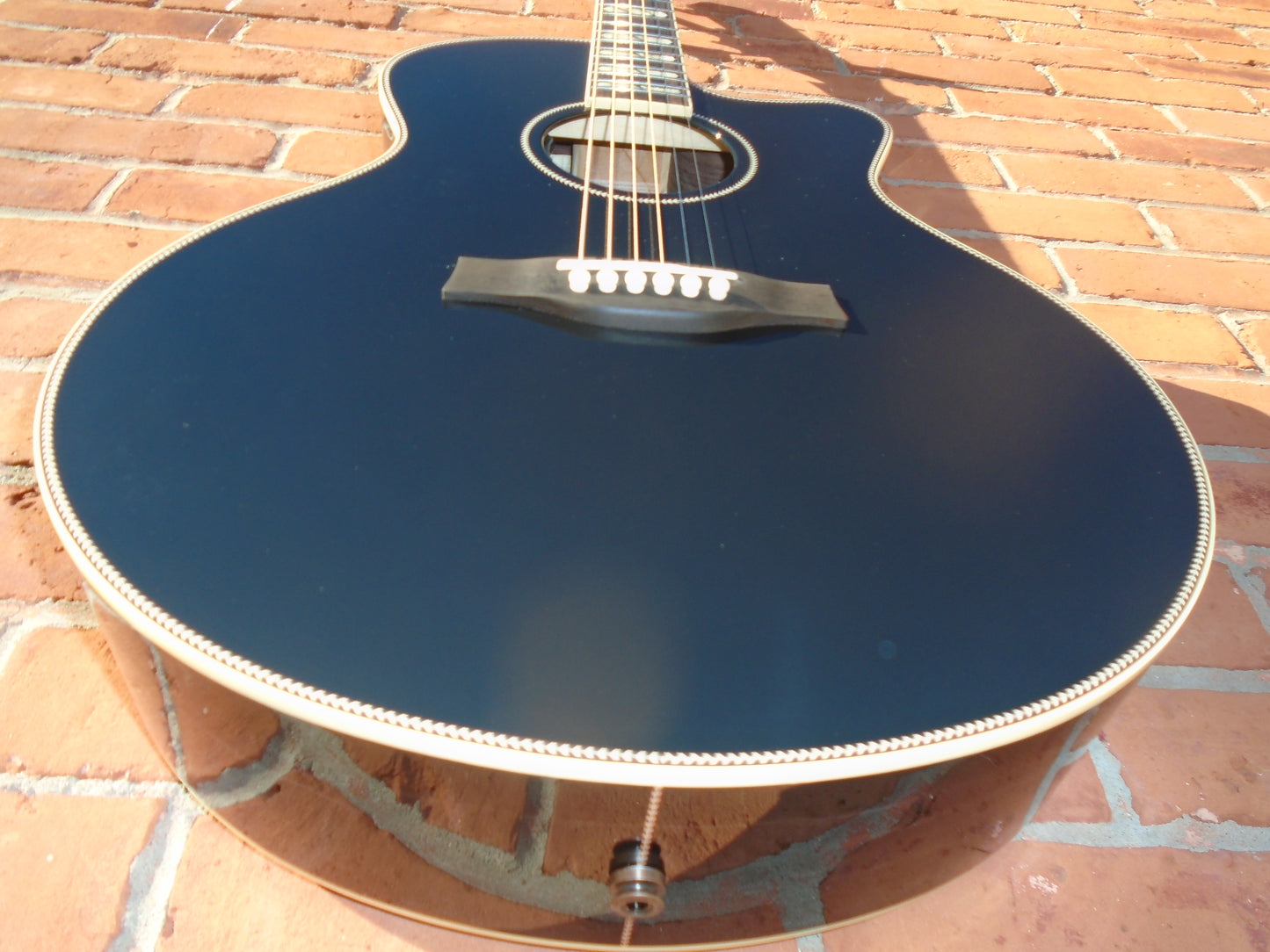 Godin Connairsseur MJ RW, Black w/hard case -sgtor demo