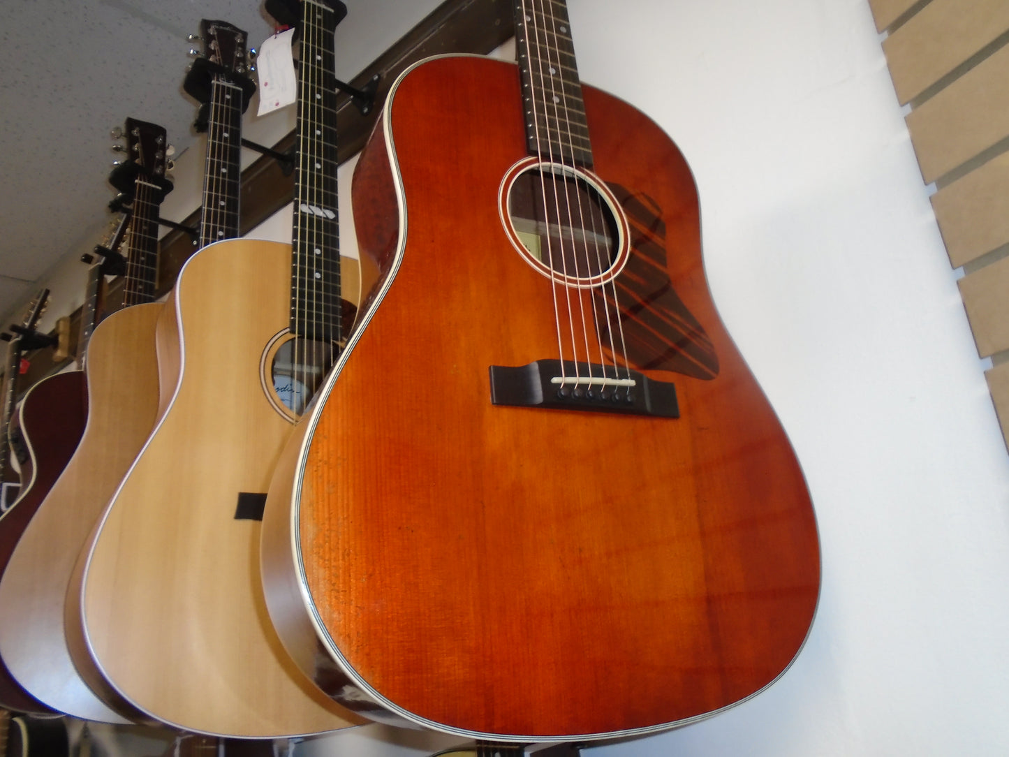 Eastman E10SS/V guitar w/hard case, A stock with small finish imperfections , dicsounted