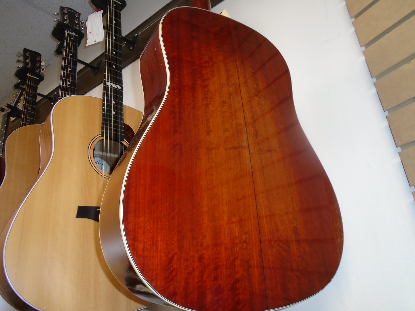 Eastman E10SS/V guitar w/hard case, A stock with small finish imperfections , dicsounted