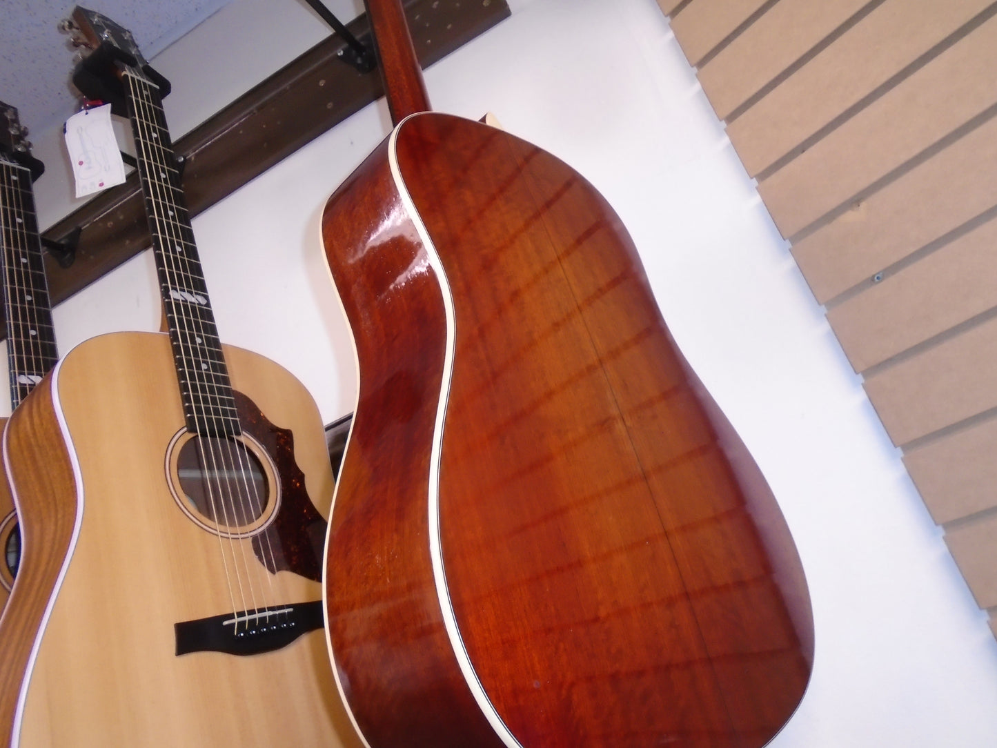 Eastman E10SS/V guitar w/hard case, A stock with small finish imperfections , dicsounted