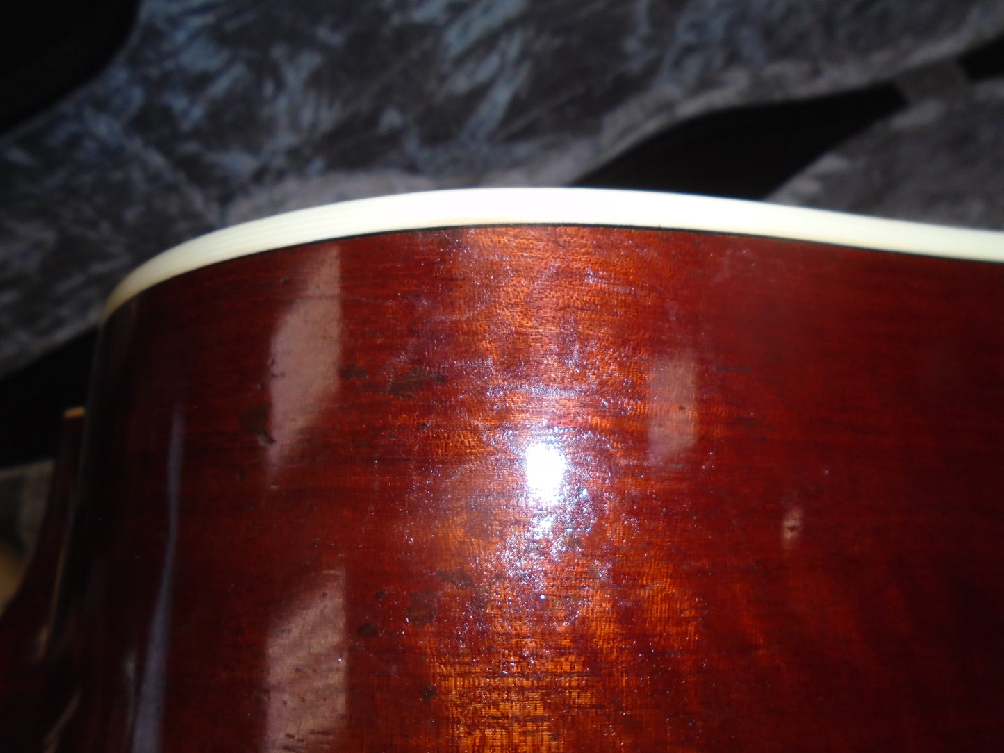 Eastman E10SS/V guitar w/hard case, A stock with small finish imperfections , dicsounted