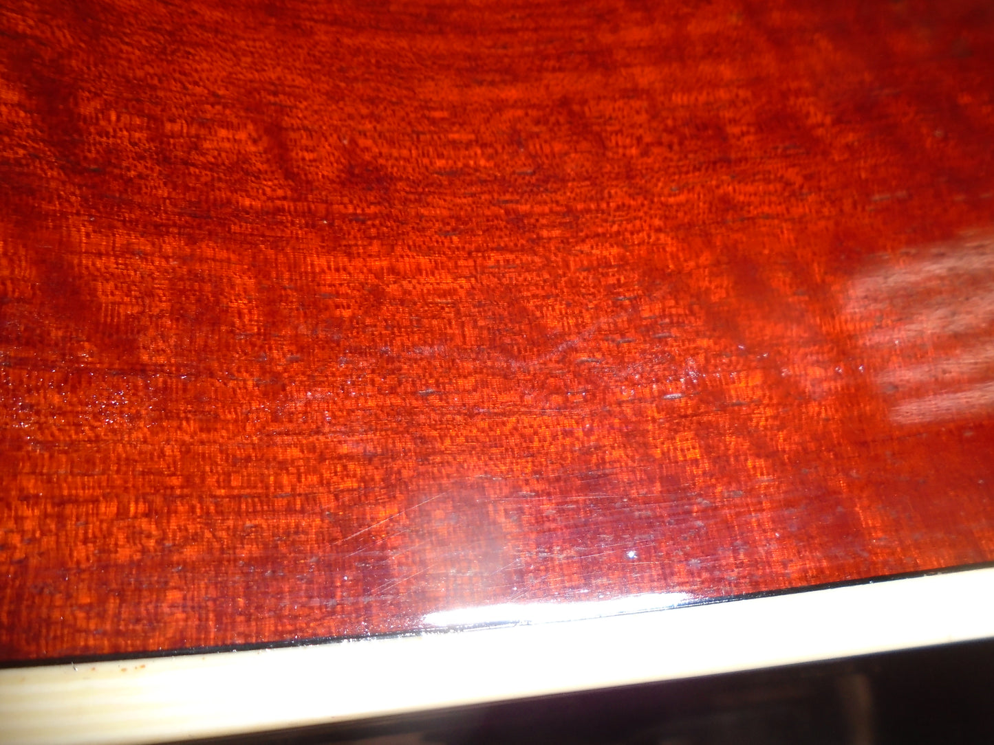 Eastman E10SS/V guitar w/hard case, A stock with small finish imperfections , dicsounted