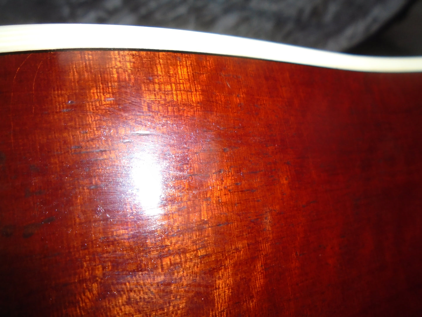 Eastman E10SS/V guitar w/hard case, A stock with small finish imperfections , dicsounted