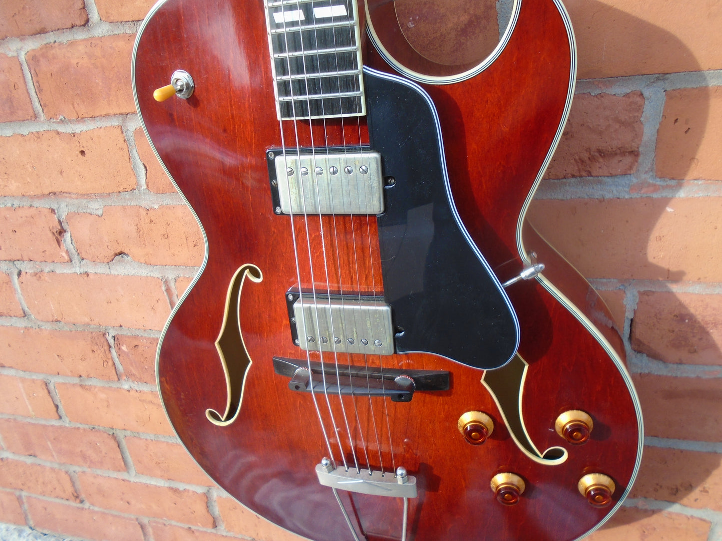 Eastman T49D/V guitar w/case-demo