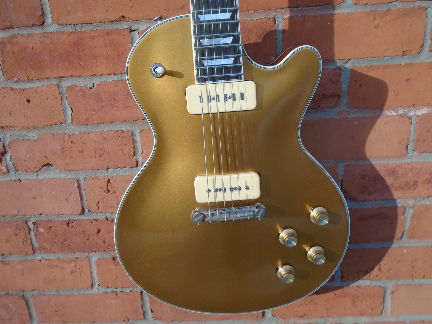 Eastman SB54/TV-GD-LTD guitar w/case.