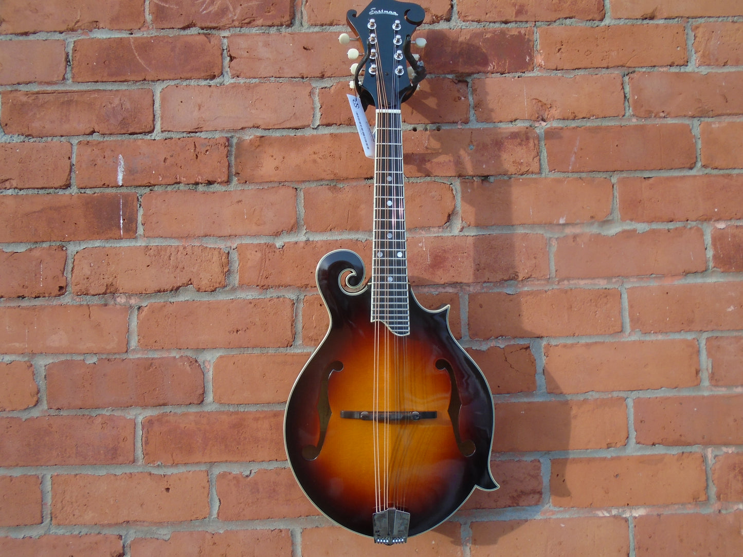 Eastman MD515/TV-WN-SB mandolin w/case, B stock