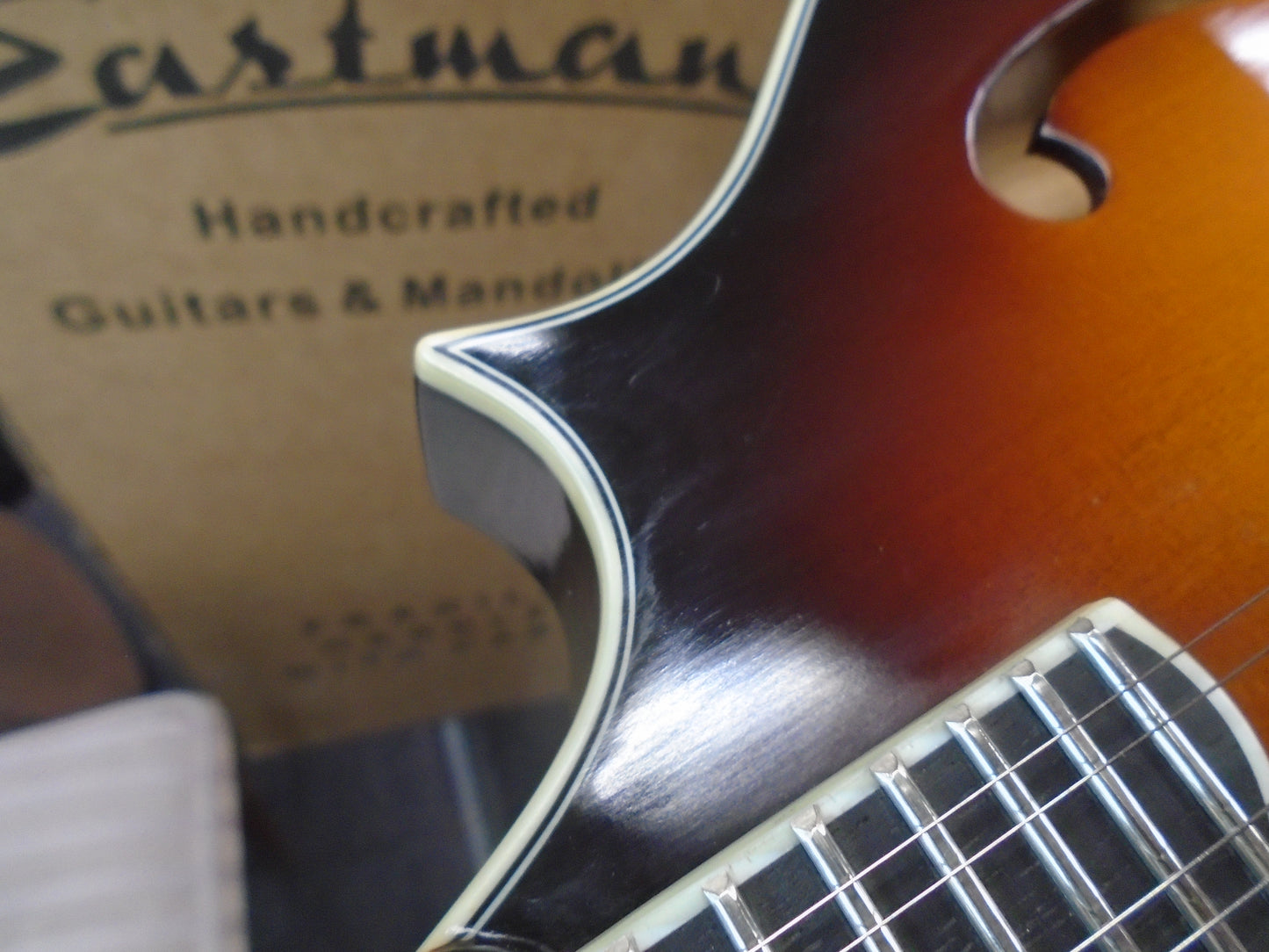 Eastman MD515/TV-WN-SB mandolin w/case, B stock