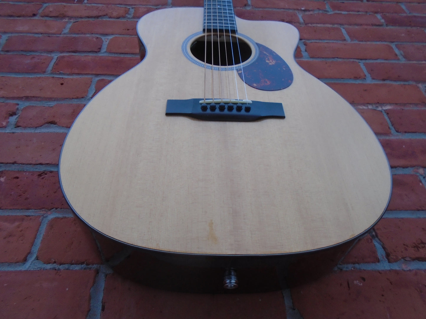 Eastman E1OMCE-SP guitar w/bag , B stock