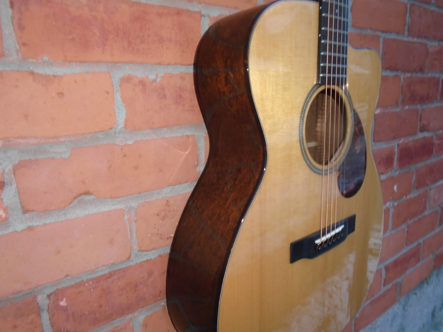 Eastman E1OMCE-SP guitar w/bag , B stock