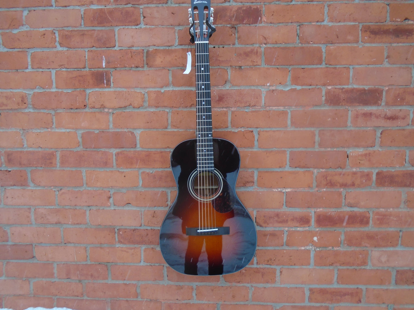 Eaxtman E1P-DLX-SB guitar w/bag