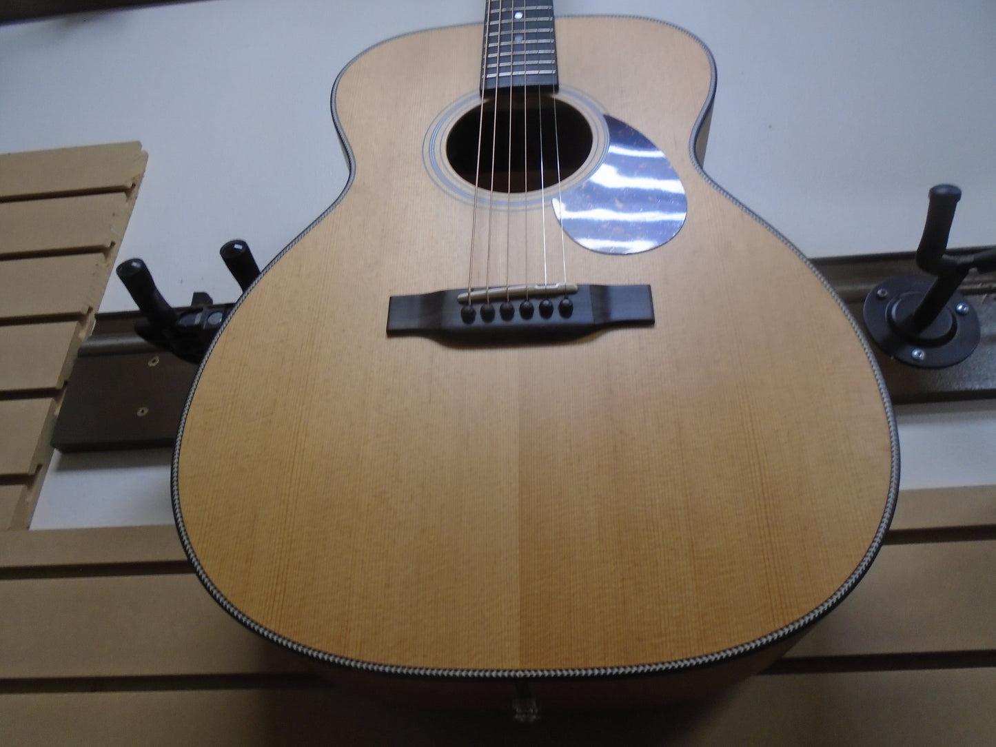 Eastman E3OME guitar w/bag