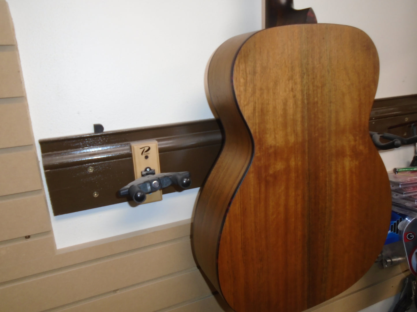 Eastman E3OME guitar w/bag