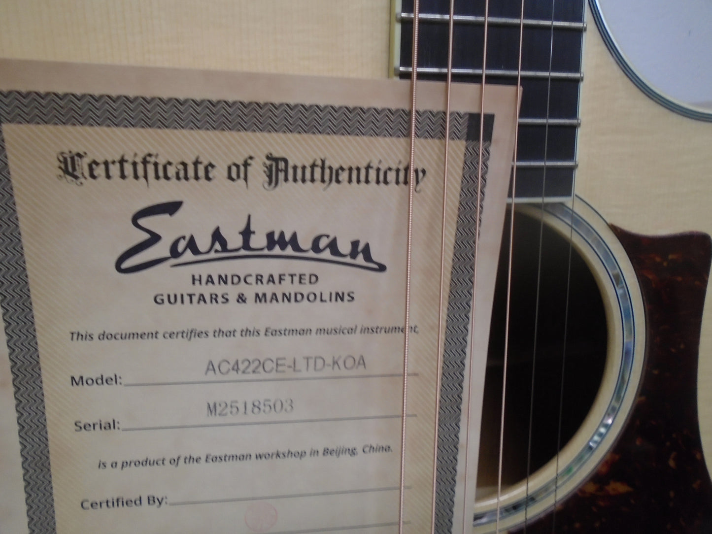 Eastman AC422CE-KOA-LTD guitar w/case