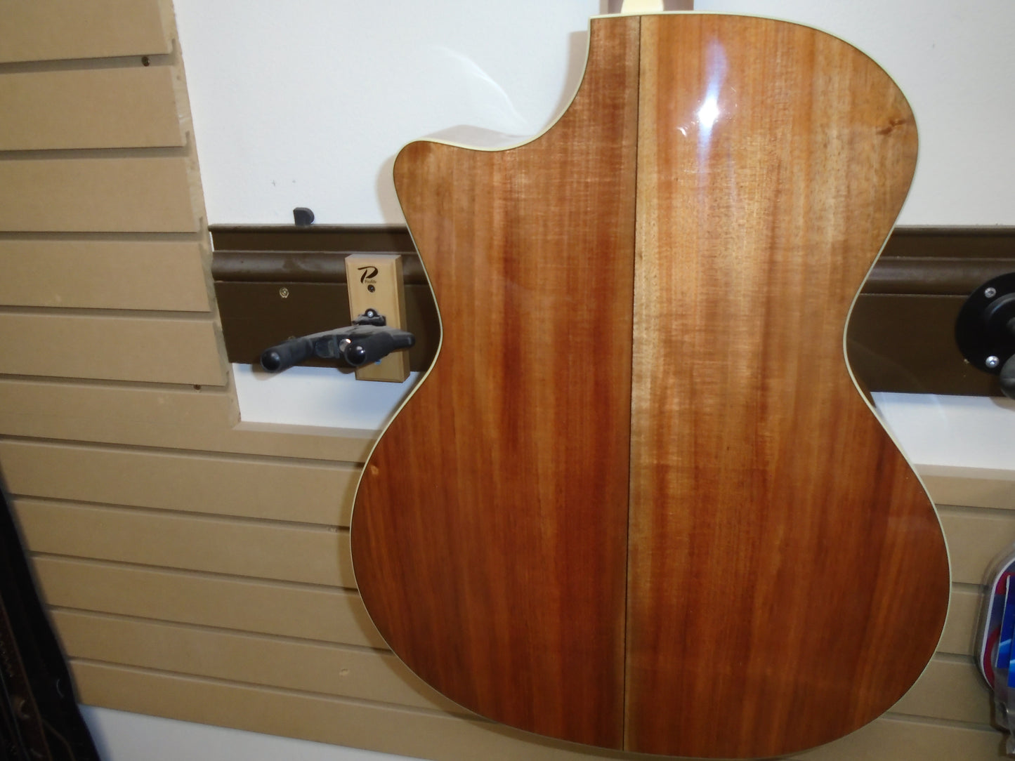 Eastman AC422CE-KOA-LTD guitar w/case