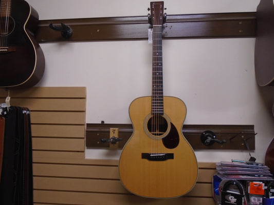 Eastman E8OM-TC w/case