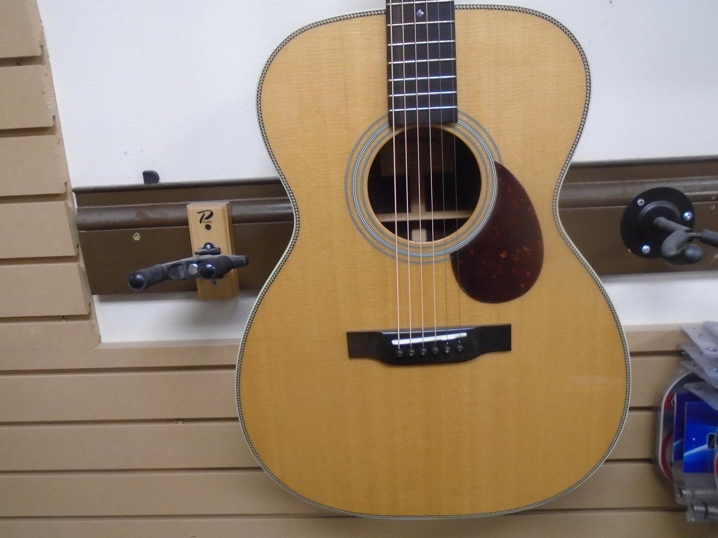 Eastman E8OM-TC w/case