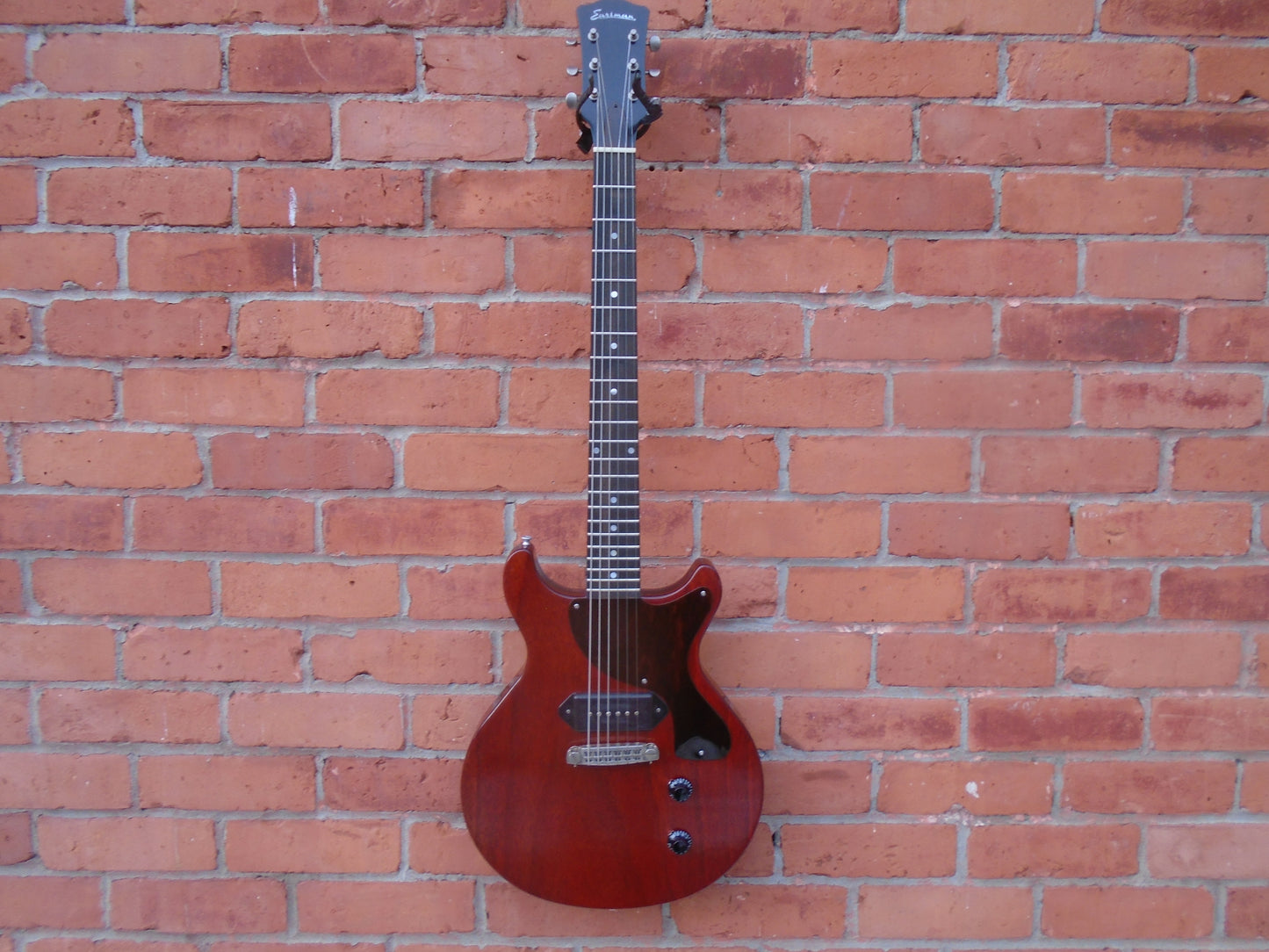 Eastman SB55DC/V guitar w/case-DEMO