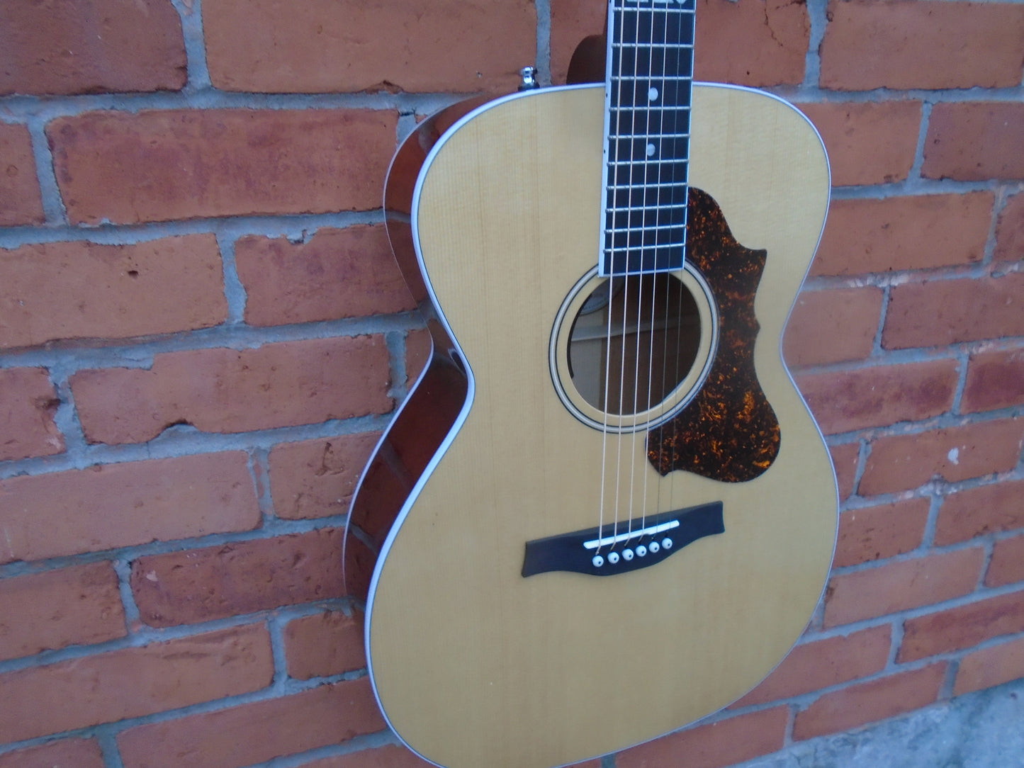 Godin Fairmount CH Natural HG EQ Anthem w/bag & free leather strap