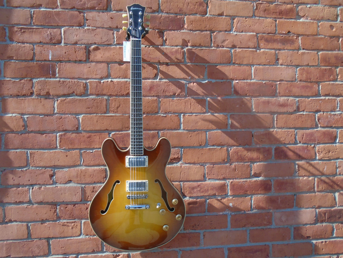 Eastman T186MX-GB, B stock instrument in a mint condition