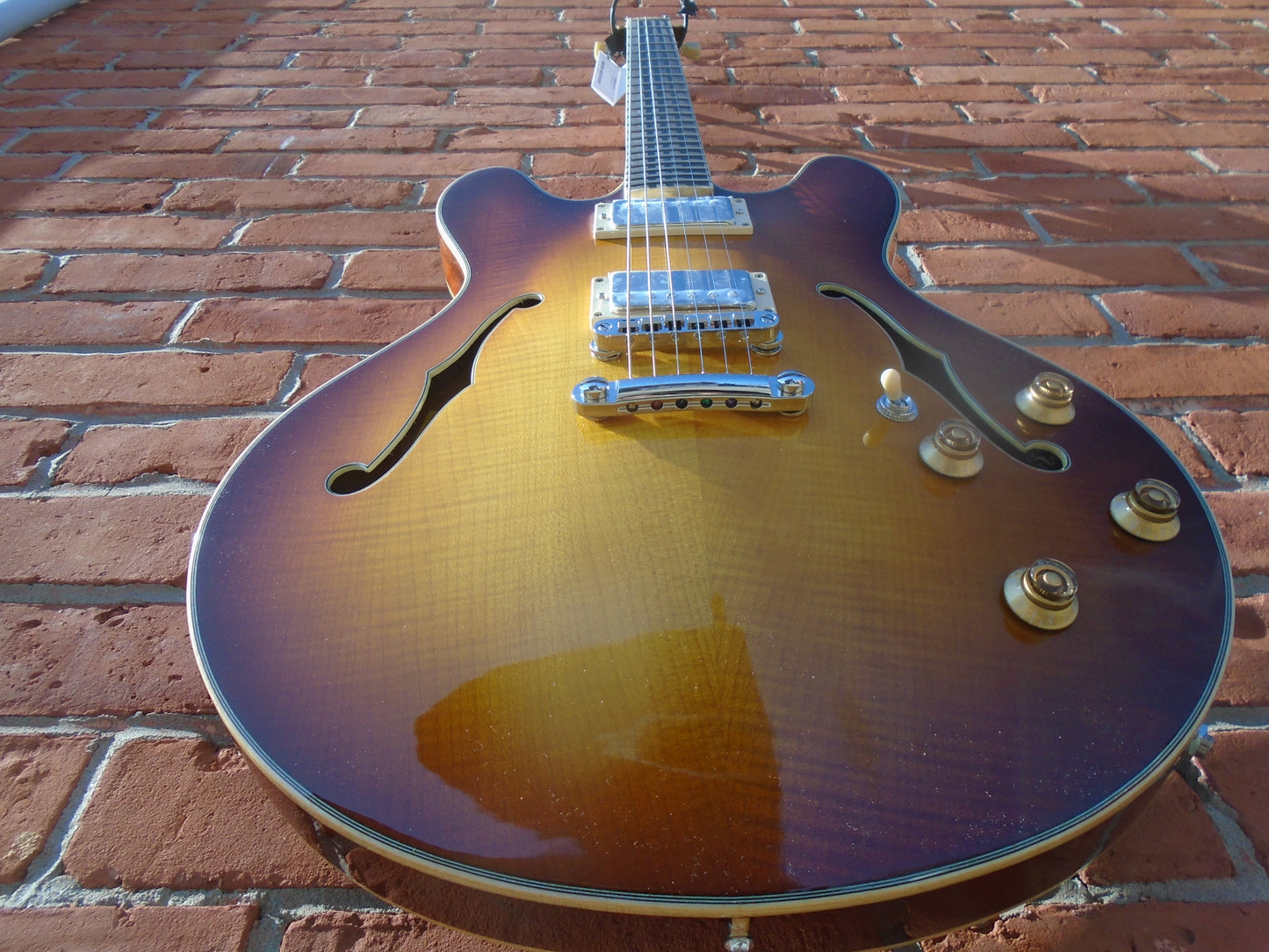 Eastman T186MX-GB, B stock instrument in a mint condition