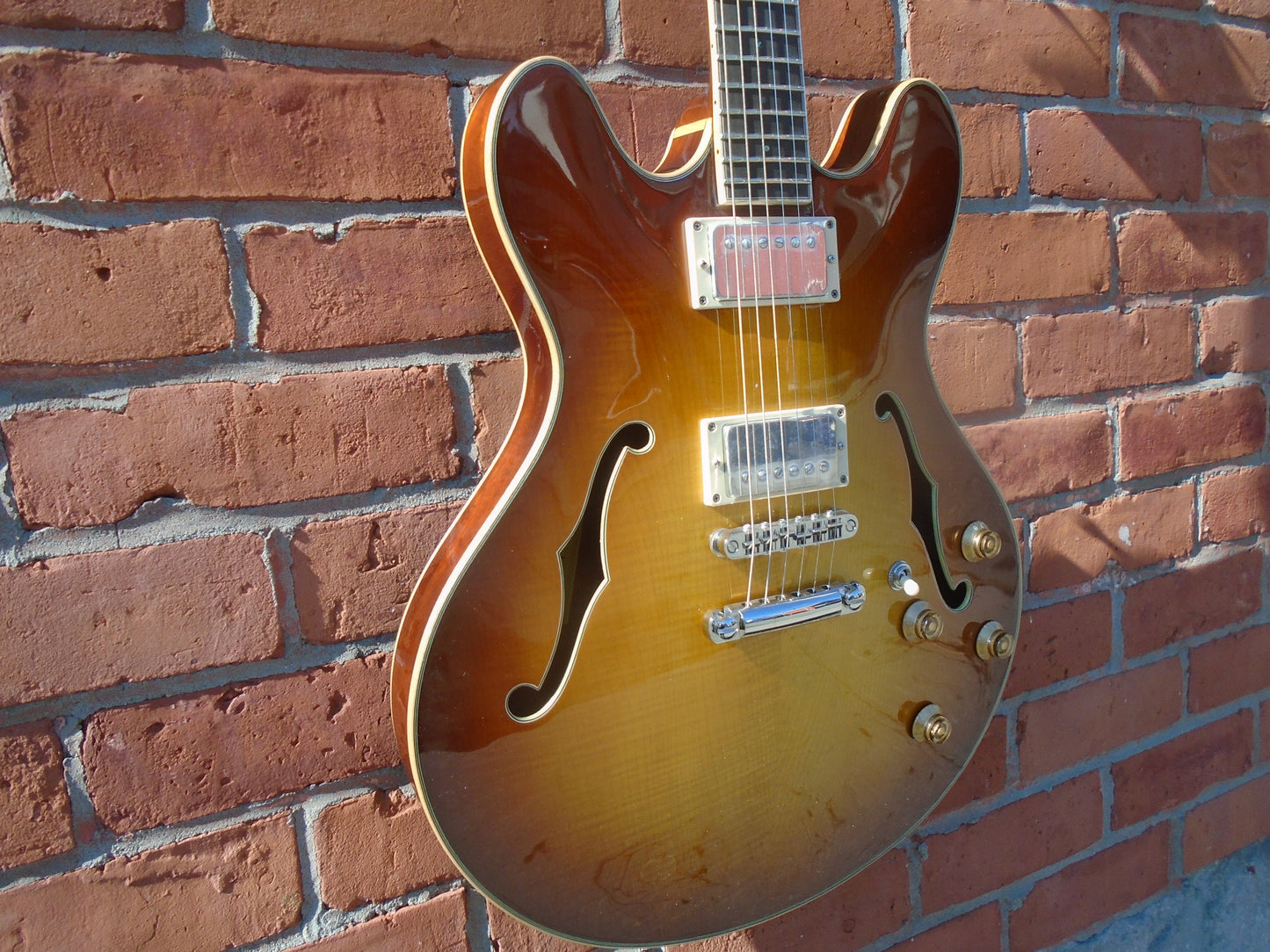 Eastman T186MX-GB, B stock instrument in a mint condition