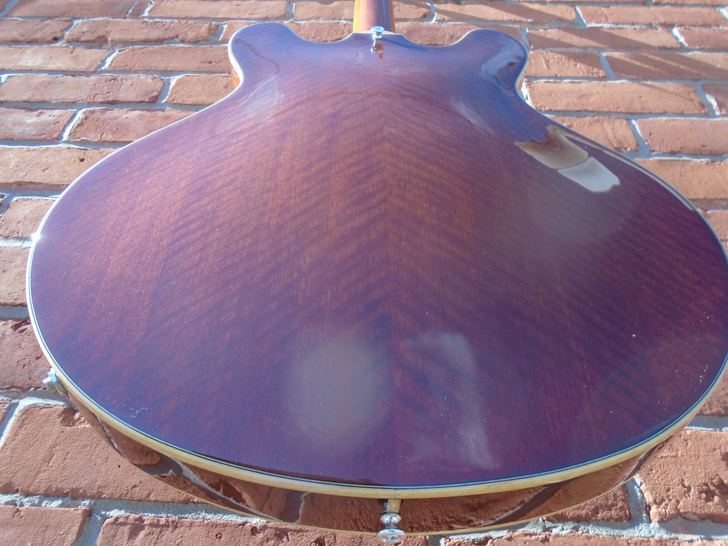 Eastman T186MX-GB, B stock instrument in a mint condition