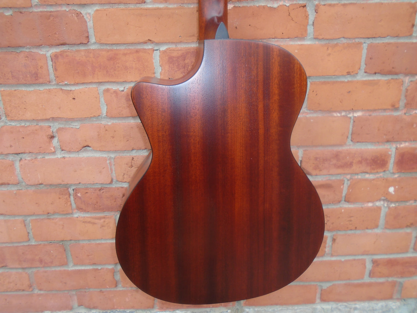 Eastman AC122-2CE w/bag-B stock