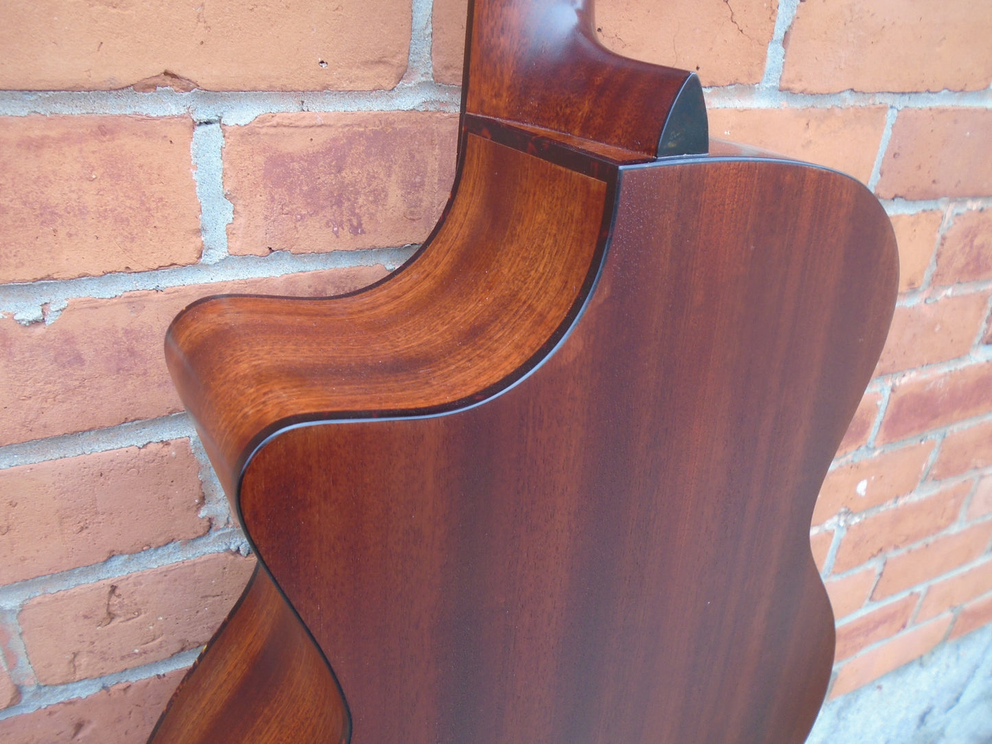 Eastman AC122-2CE w/bag-B stock