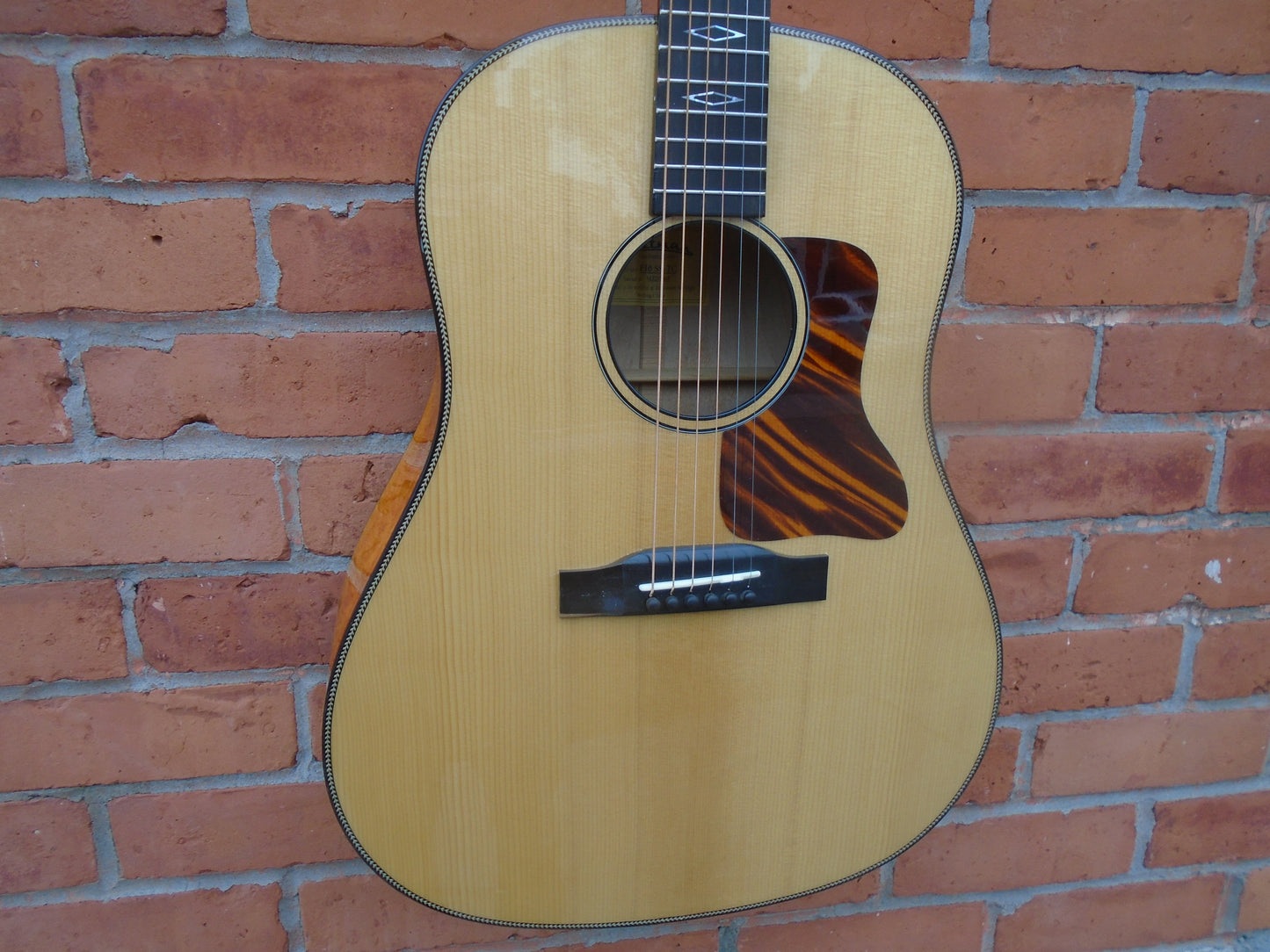 Eastman E166SS-TC-LTD w/case-B stock in a very good condition