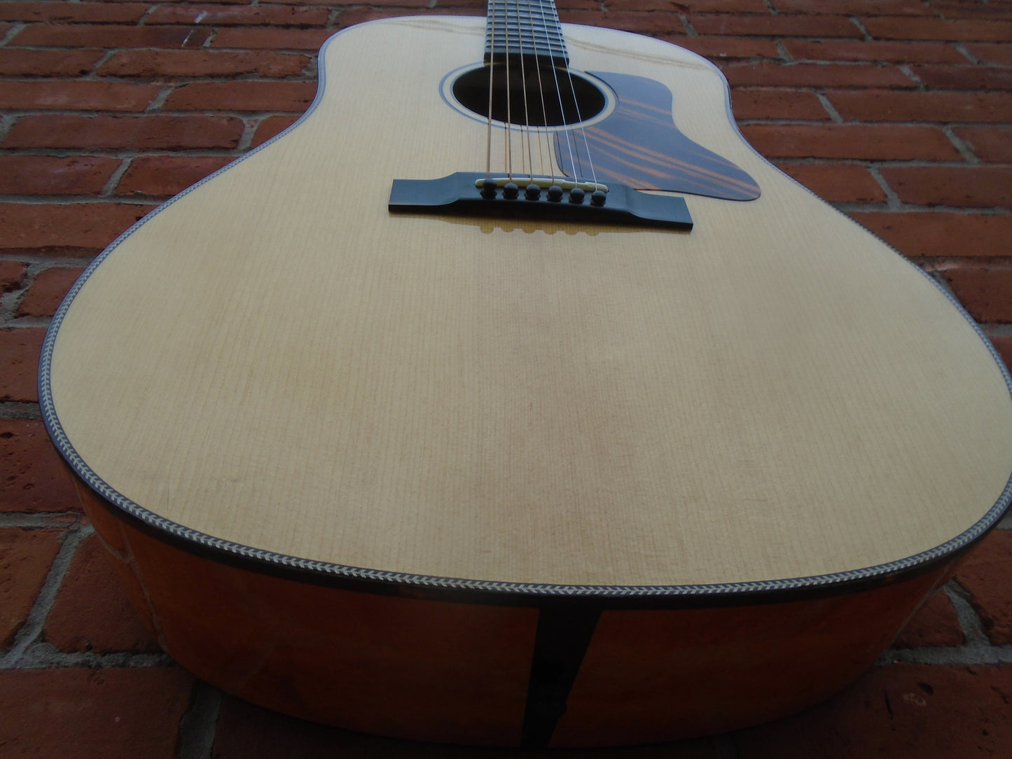 Eastman E166SS-TC-LTD w/case-B stock in a very good condition
