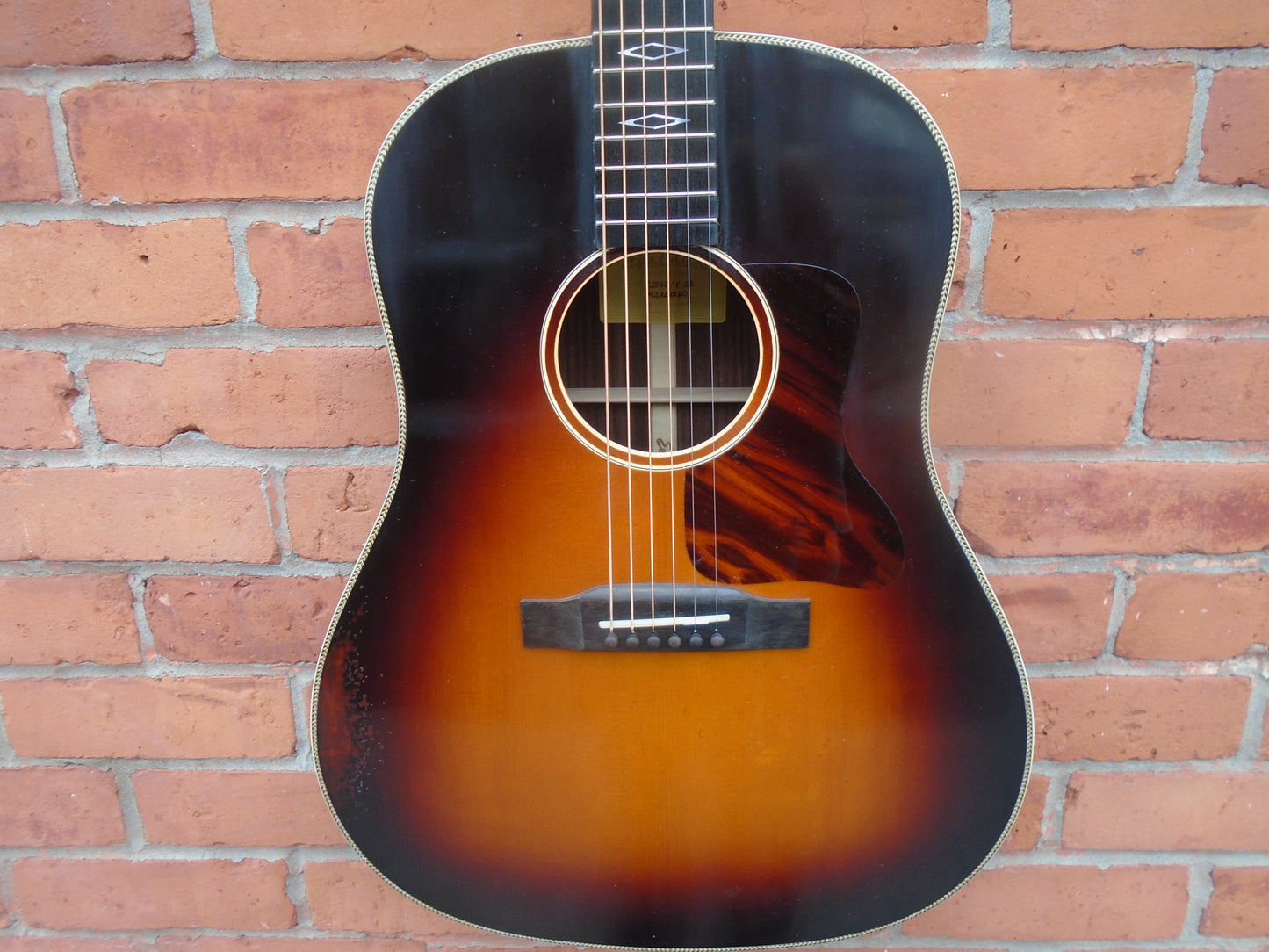 Eastman E20SS/V guitar w/hard case -B stock