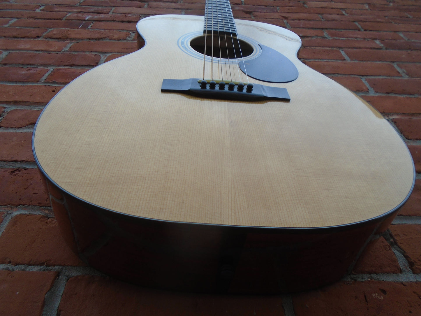 Eastman E6OM-TC w/case-B stock instrument