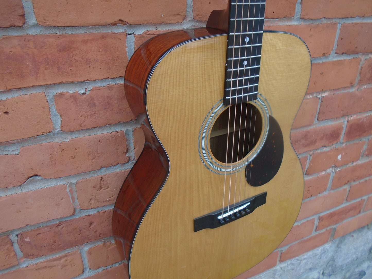 Eastman E6OM-TC w/case-B stock instrument