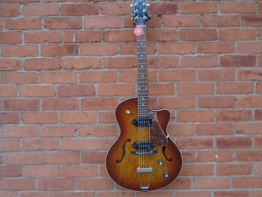 Godin  5th Ave , Kingpin ll P-90 cognac Burst sf
