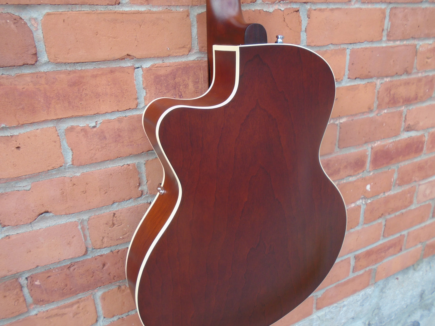 Godin  5th Ave , Kingpin ll P-90 cognac Burst sf