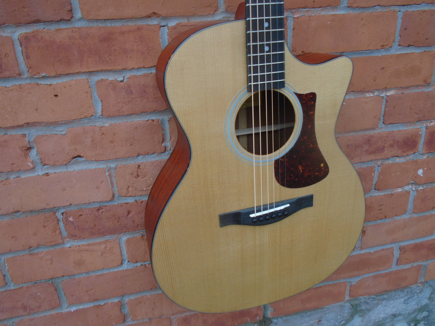 Eastman AC122-1CE w/bag & nice strap