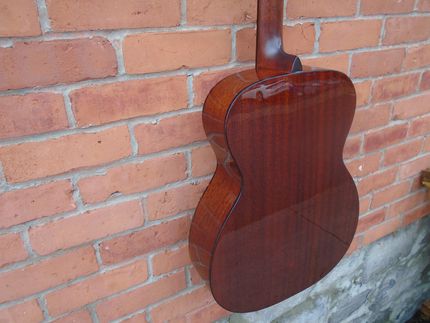Eastman  E1OM-DLX w/bag -B stock in a very good condition