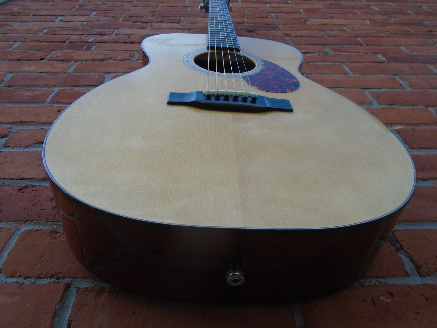 Eastman E1OM-DLX guitar w/bag , free strap & tuner