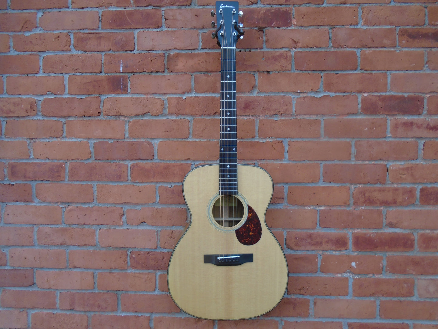 Eastman E3OME guitar w/bag , B stock in a mint condition