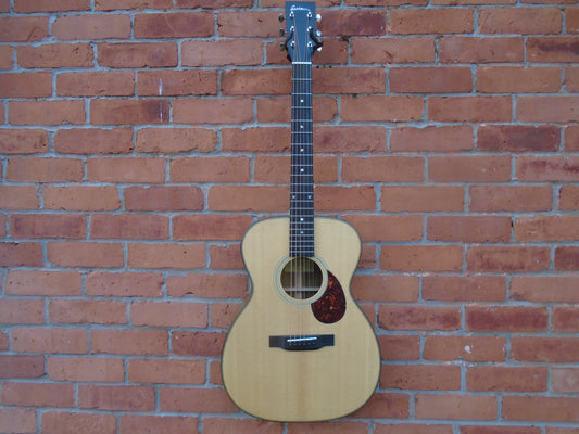 Eastman E3OME guitar w/bag , B stock in a mint condition