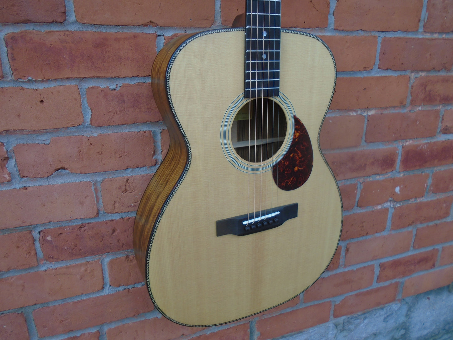 Eastman E3OME guitar w/bag , B stock in a mint condition