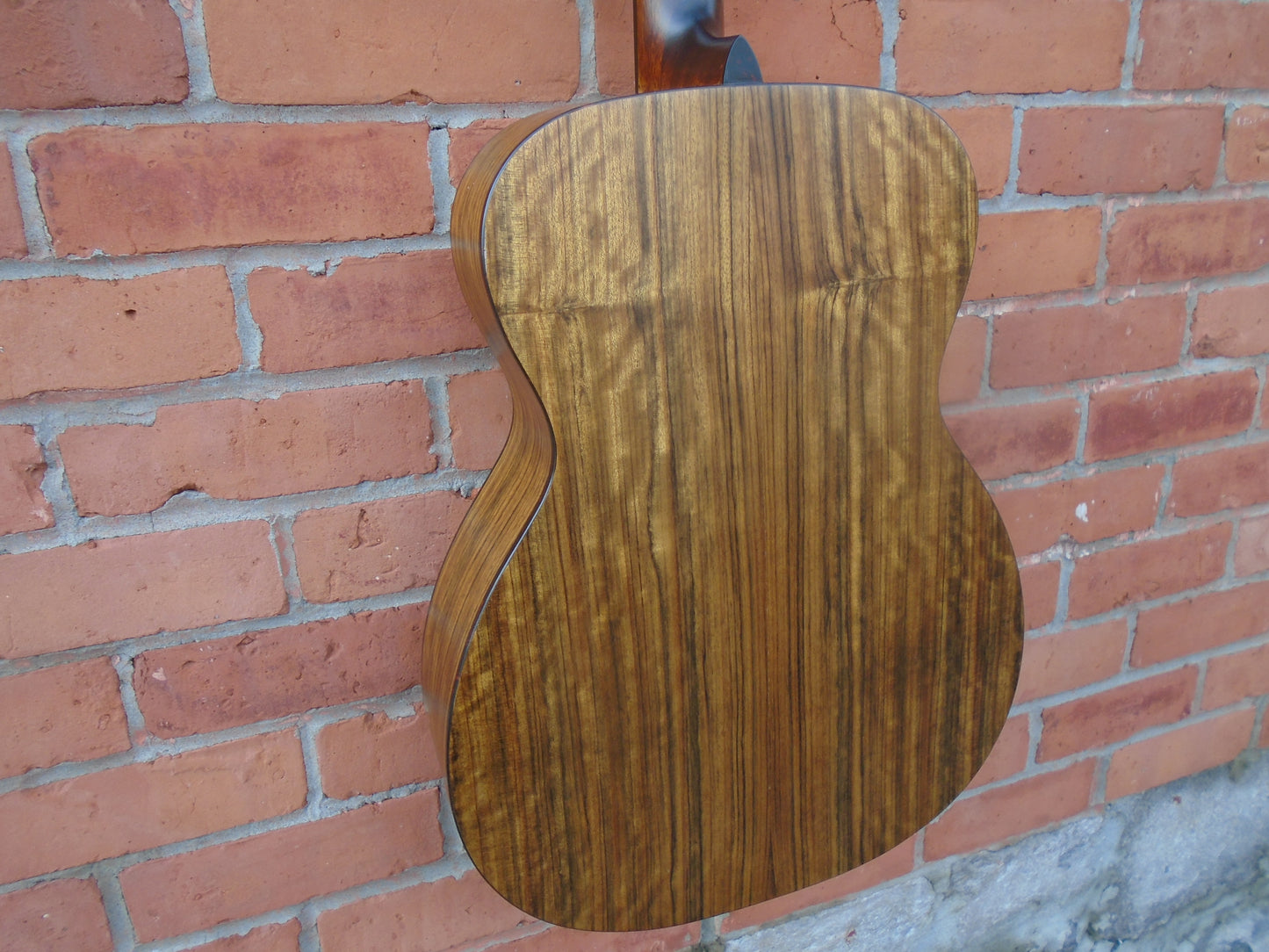Eastman E3OME guitar w/bag , B stock in a mint condition