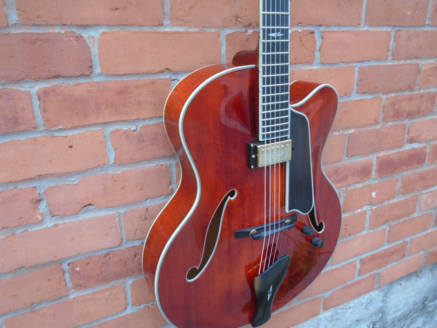 Eastman AR810CE w/case-B stock in a very good condition