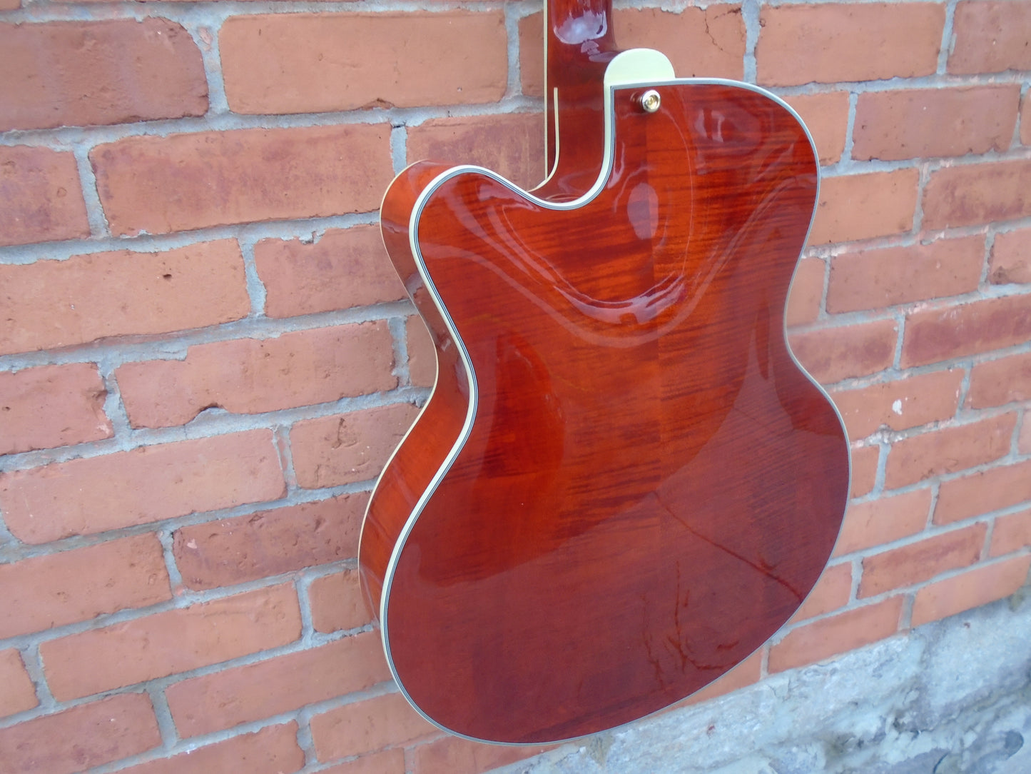 Eastman AR810CE w/case-B stock in a very good condition