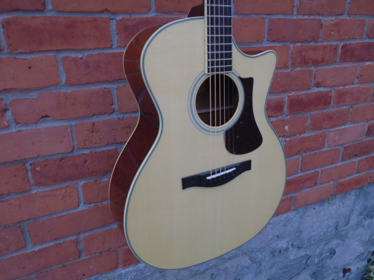 Eastman AC322CE w/case & nice strap
