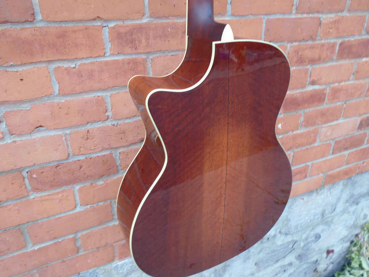 Eastman AC322CE w/case & nice strap