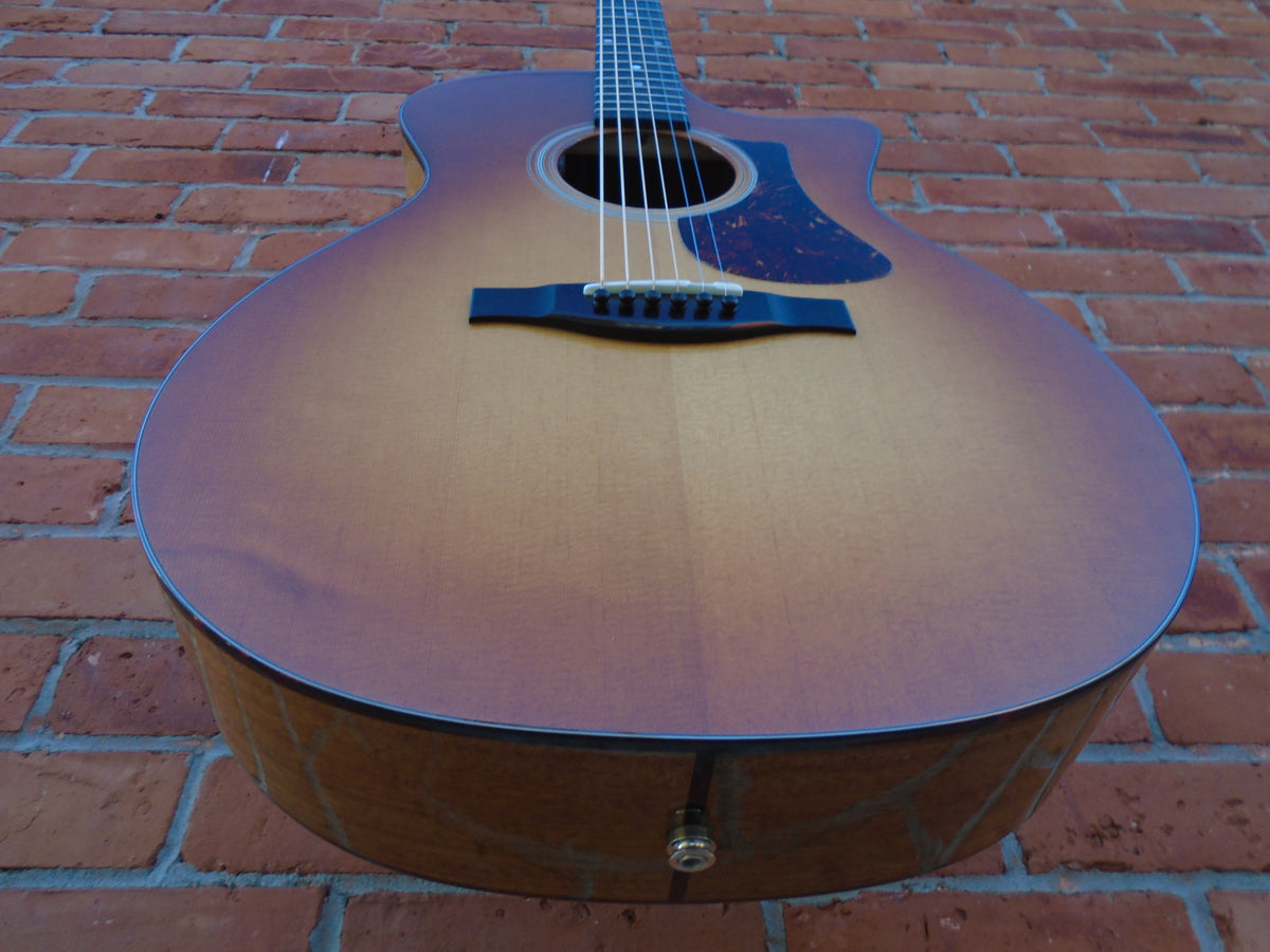 Eastman AC222CE-DLX-GB guitar w/bag